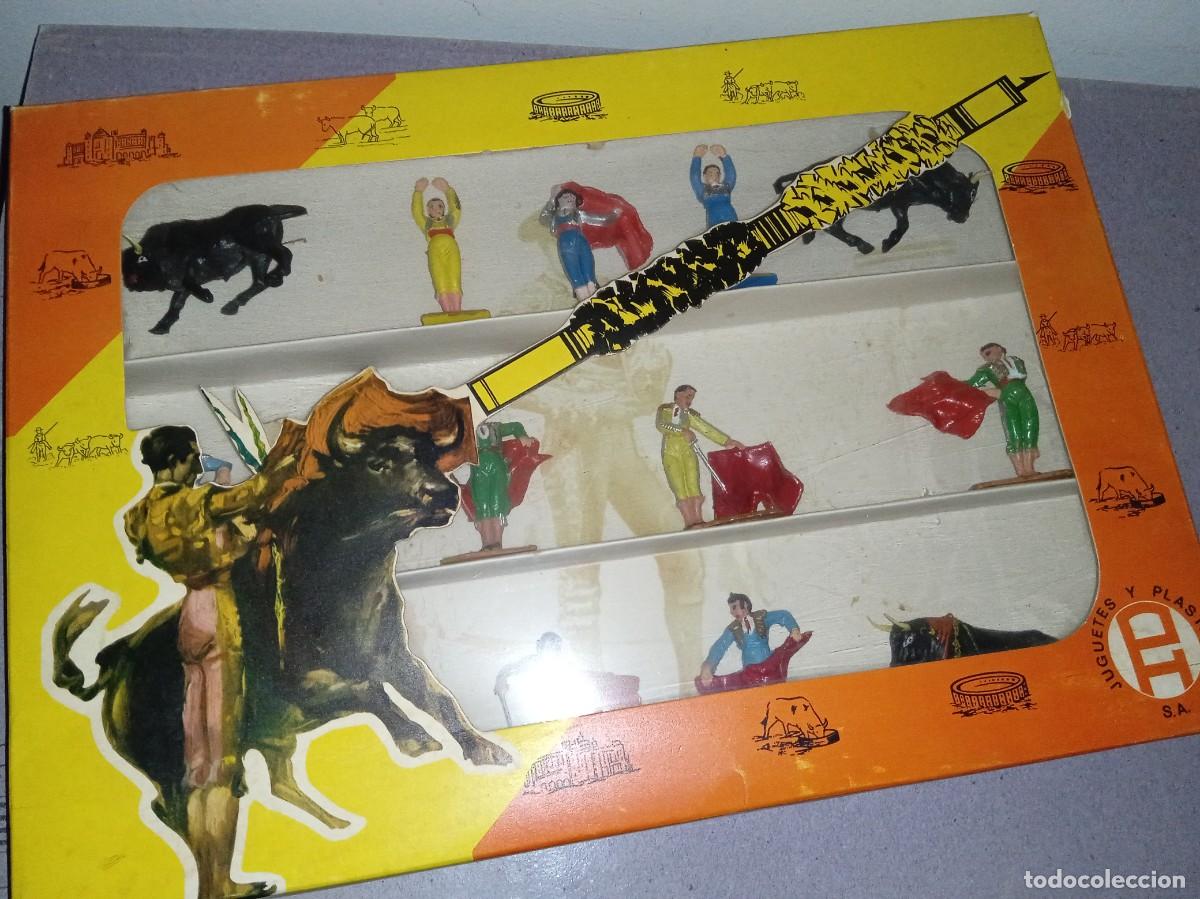 Figuras de goma y PVC: CAJA TOROS y TOREROS, PECH. - Foto 1