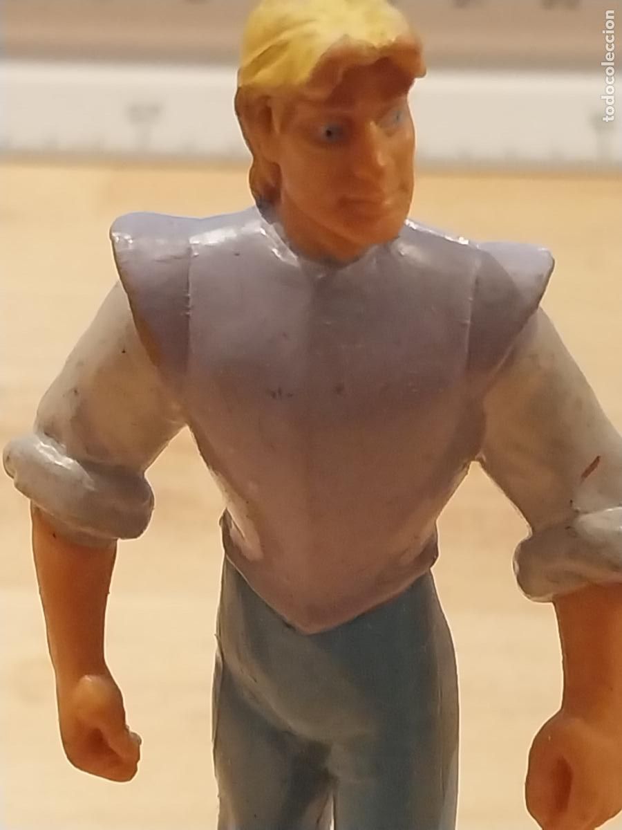 Rubber and PVC Figures: POCAHONTAS CAPITAN JOHN SMITH GOMA 8CMS ALTO FALTA BASE