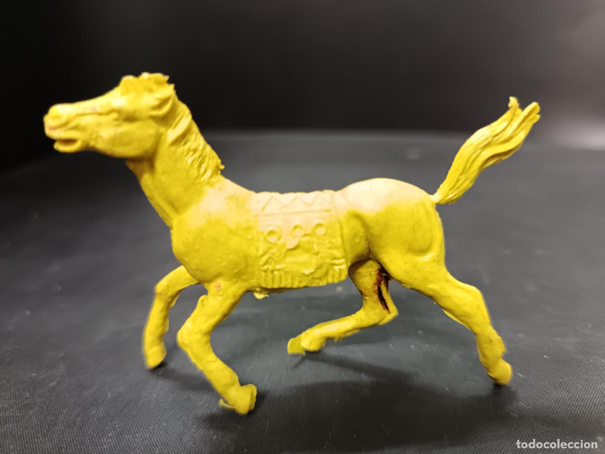 Figuras de goma y PVC: CABALLO amarillo, VAQUEROS E INDIOS. - Foto 2