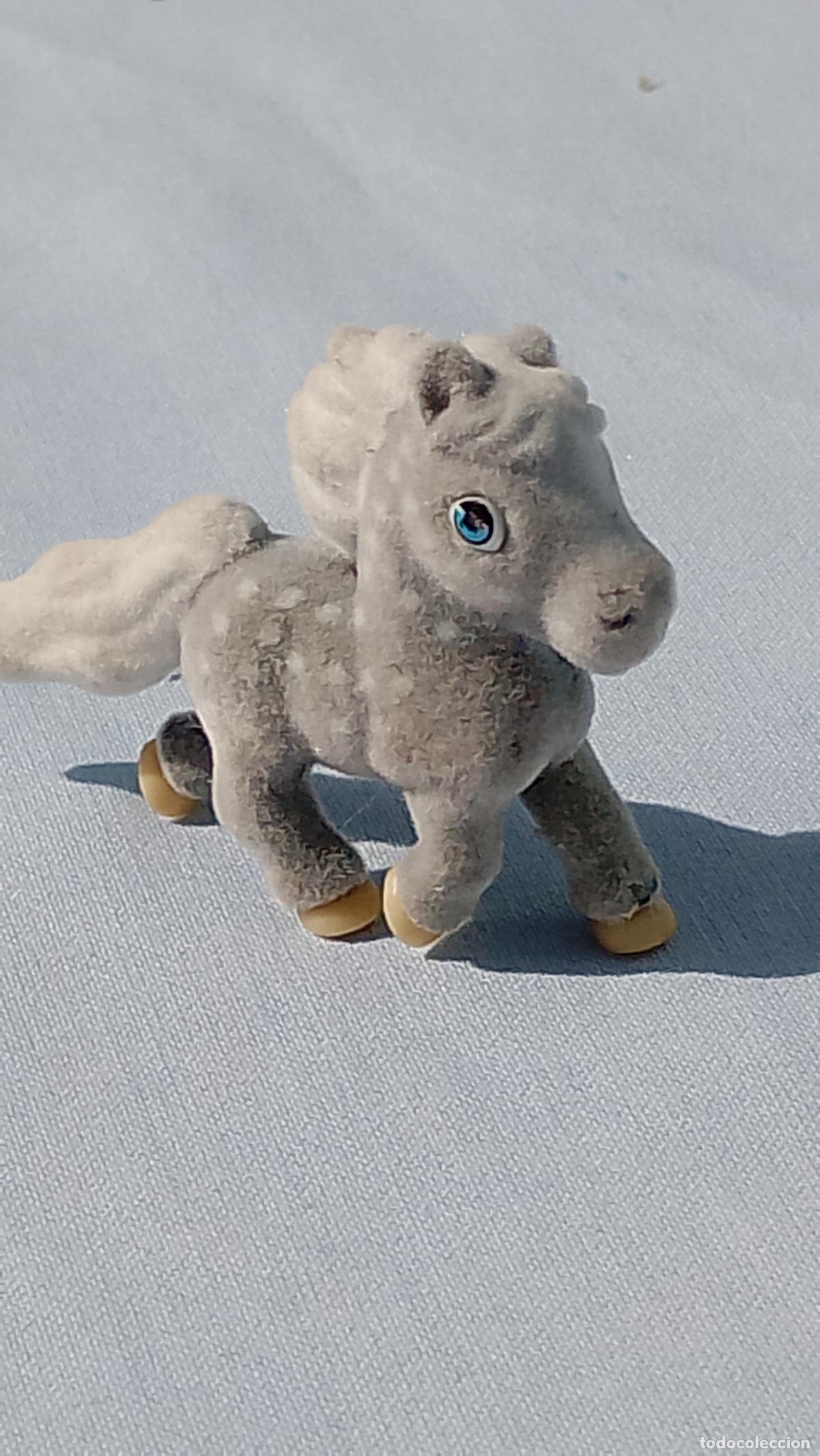 Figuras de Goma y PVC: Figura Silver the Standardbred colecci&oacute;n Pony in my Pocket aterciopelado