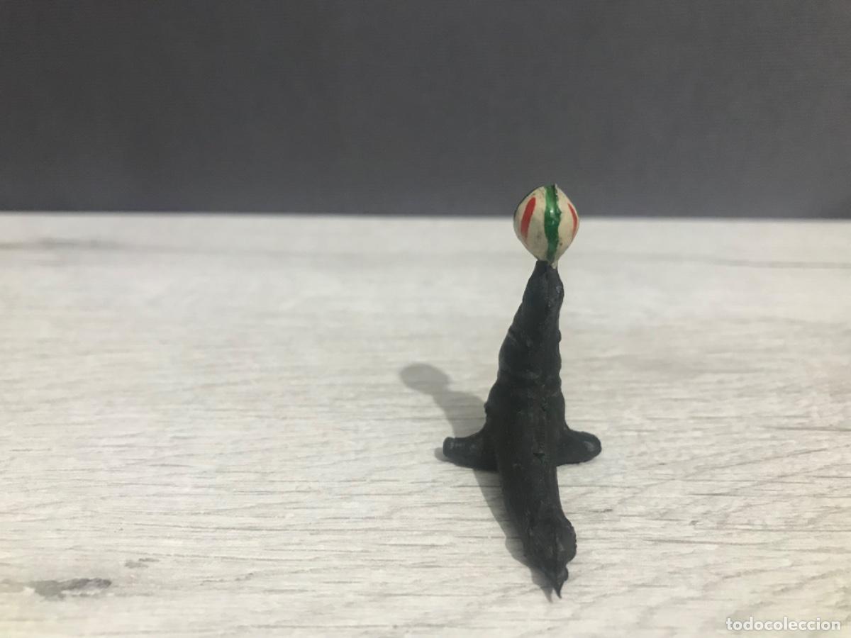 Figuras de goma y PVC: Foca con pelota del circo jecsan con base - Foto 10