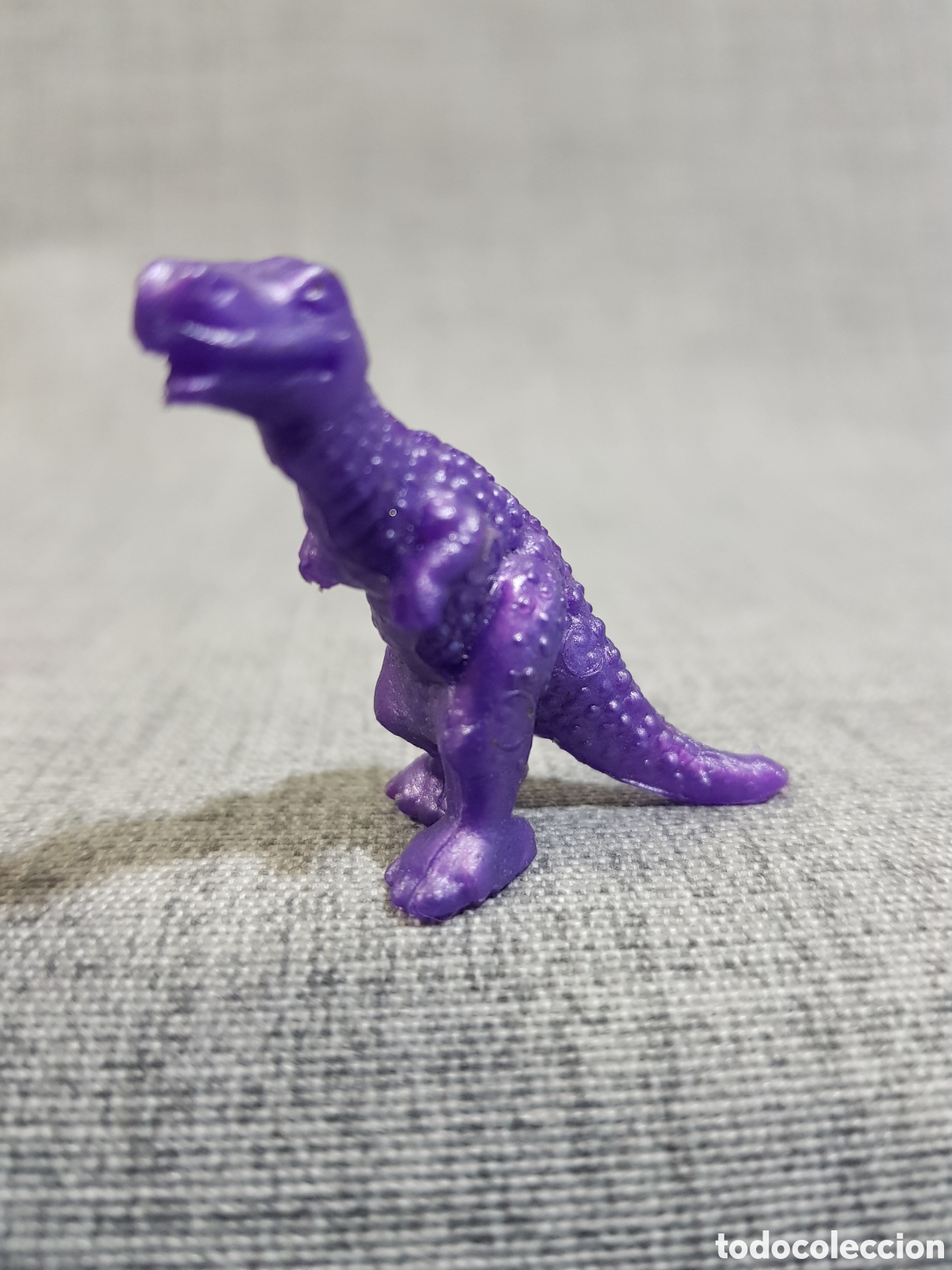 Figuras de goma y PVC: DUNKIN FIGURITAS MORADAS DINOSAURIO T-REX Y PTEROD&Aacute;CTILO - Foto 3