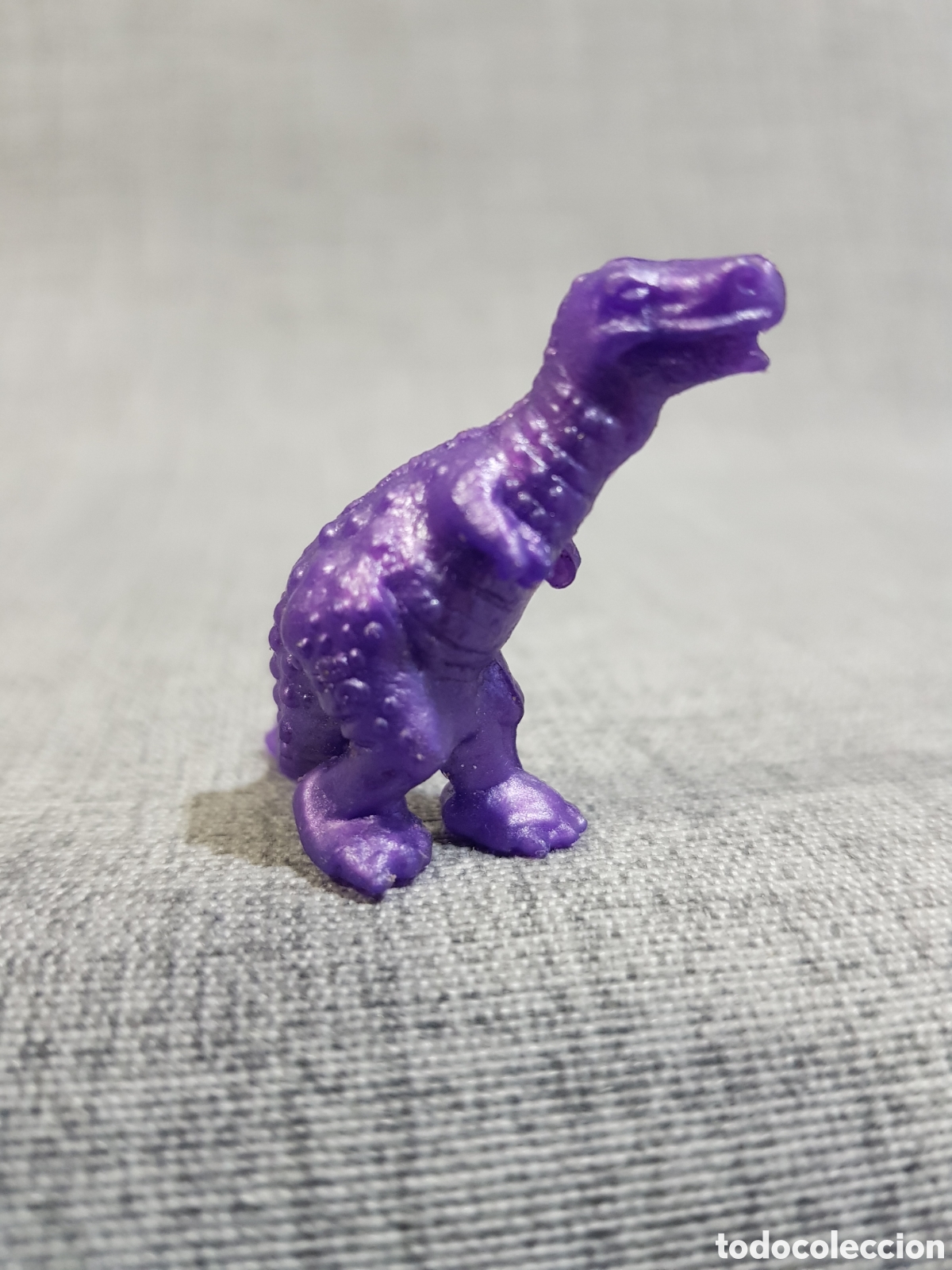 Figuras de goma y PVC: DUNKIN FIGURITAS MORADAS DINOSAURIO T-REX Y PTEROD&Aacute;CTILO - Foto 4