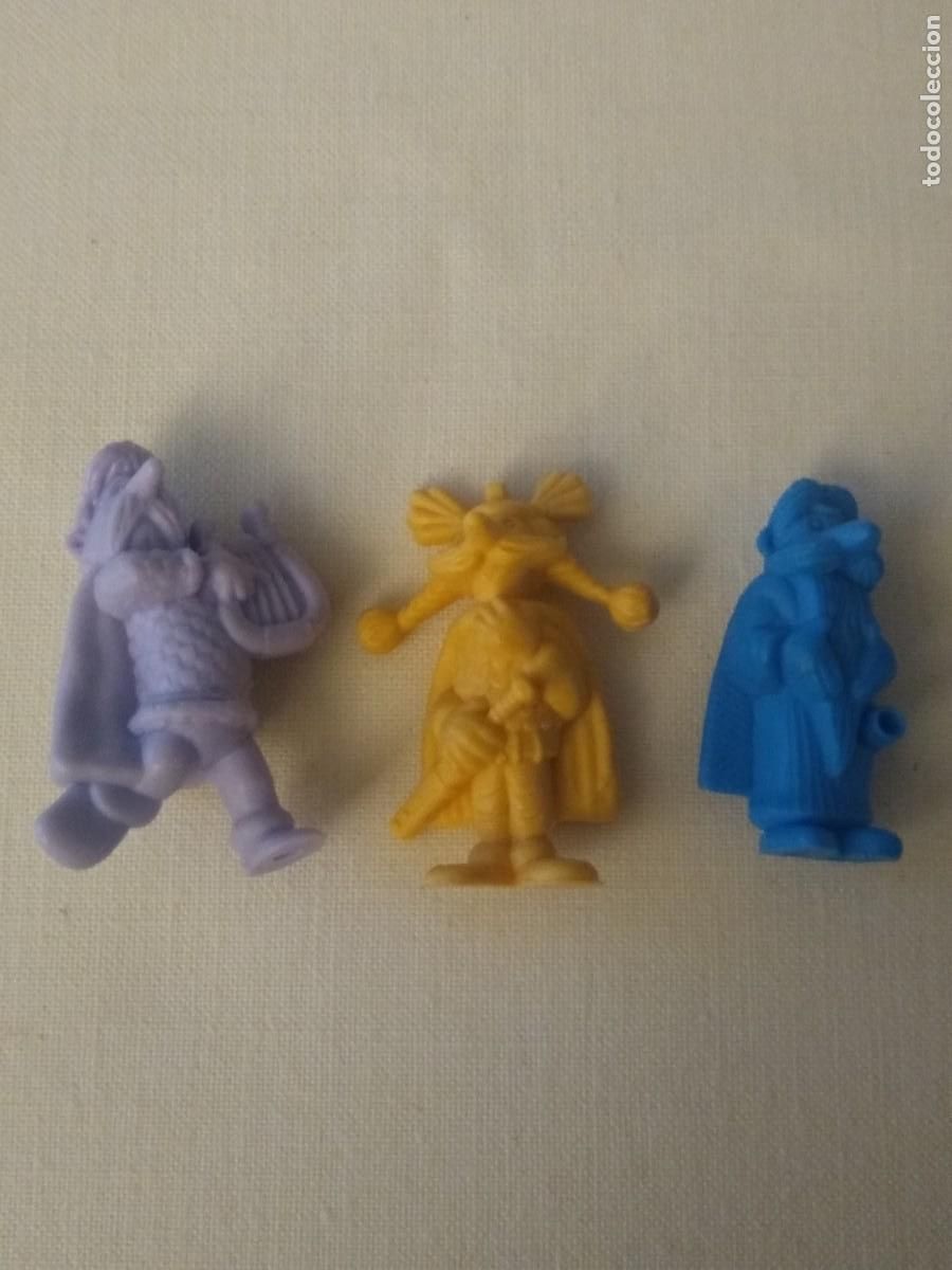 Figuras de goma y PVC: Conjunto de figuras tipo Dunkin de Ast&eacute;rix - Foto 4