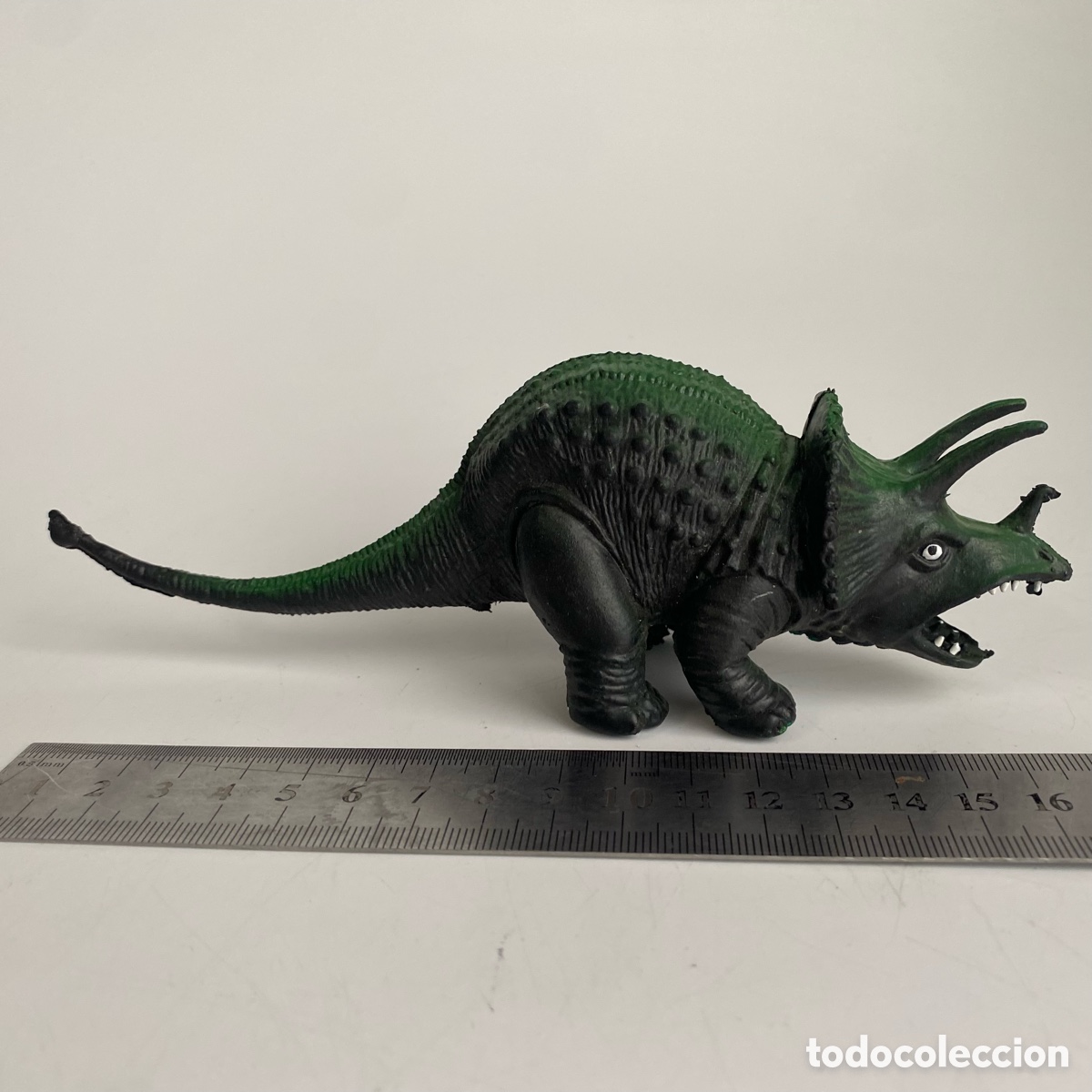 Figuras de goma y PVC: Triceratops dinosaurio monstruo - Foto 1