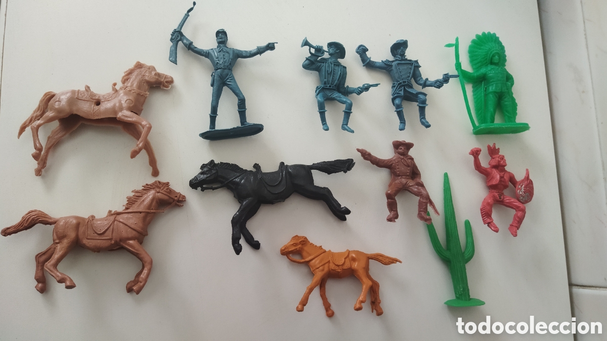 Figuras de goma y PVC: indios y vaqueros figuras comansi y sin identificar - Foto 1