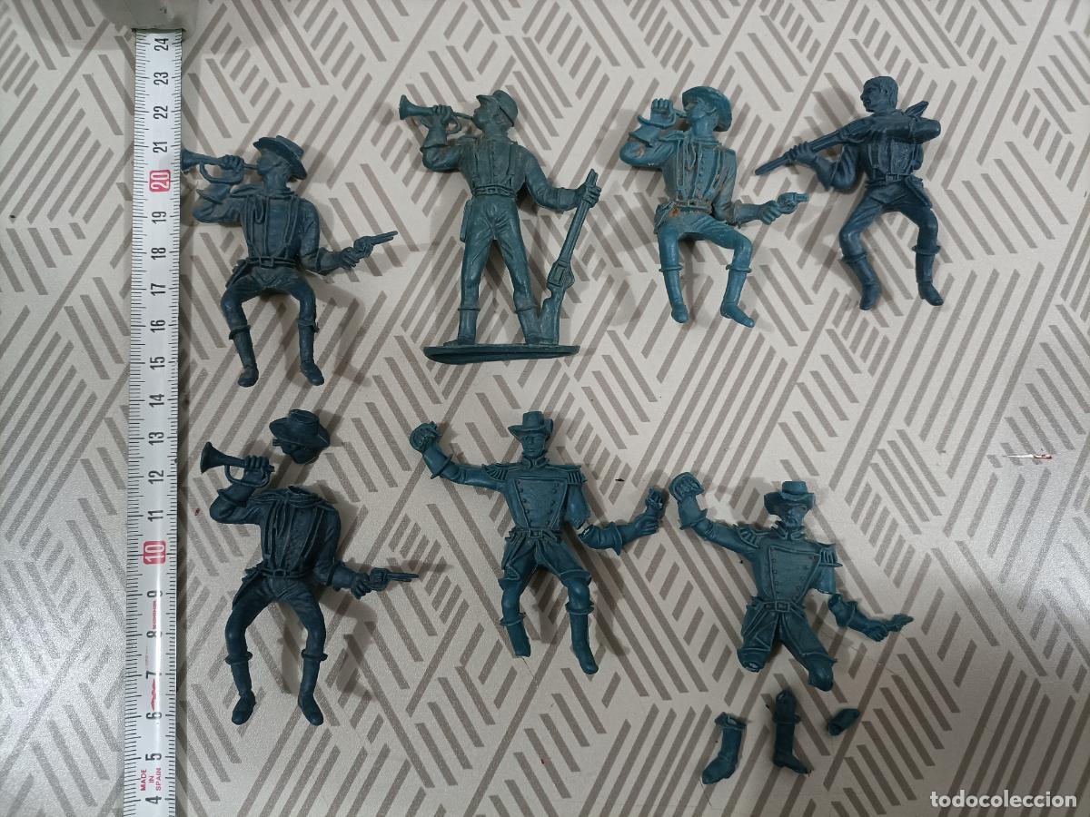 Figuras de goma y PVC: Lote de indios y vaqueros. Caballos - Foto 2