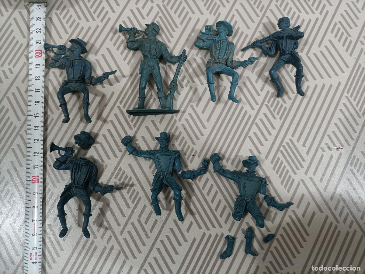 Figuras de goma y PVC: Lote de indios y vaqueros. Caballos - Foto 1