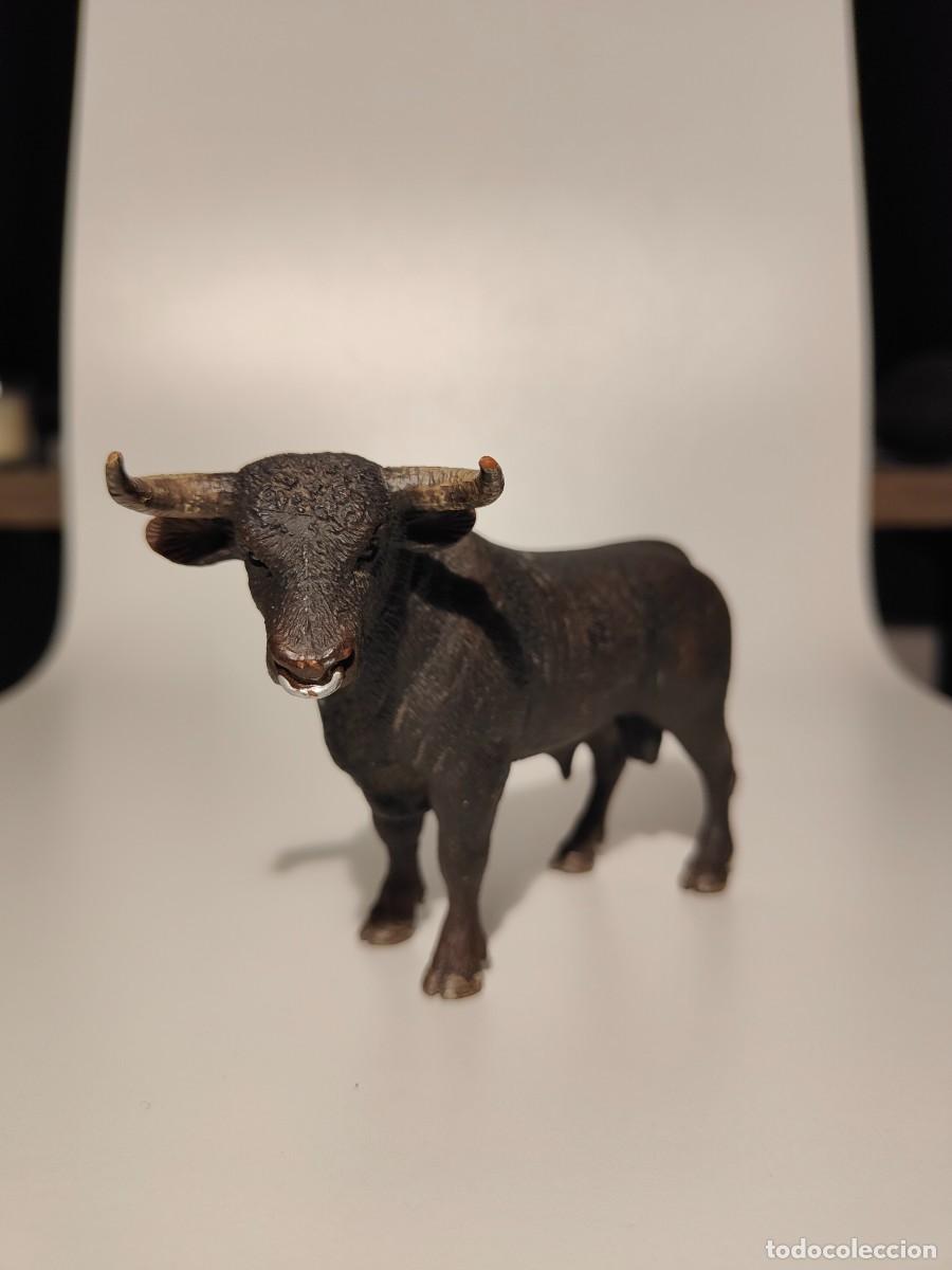 Figuras de goma y PVC: Figura Toro Schleich - Foto 1