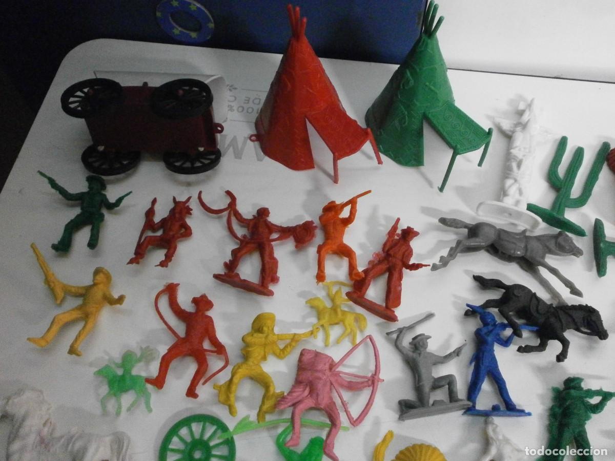 Figuras de goma y PVC: lote 1 de indios y vaqueros comansi gama pech lafredo - Foto 2