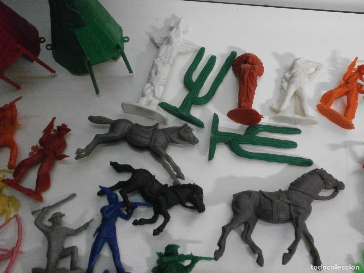 Figuras de goma y PVC: lote 1 de indios y vaqueros comansi gama pech lafredo - Foto 3