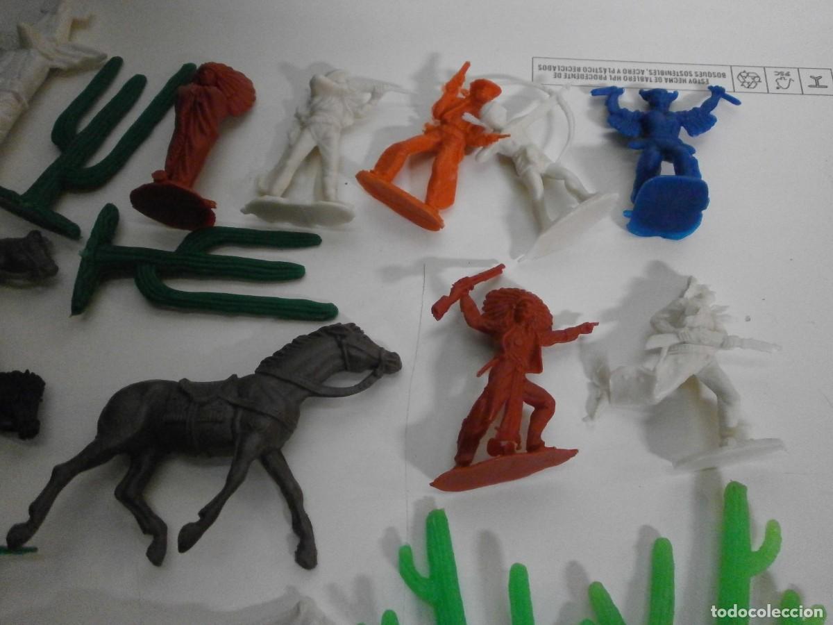 Figuras de goma y PVC: lote 1 de indios y vaqueros comansi gama pech lafredo - Foto 4