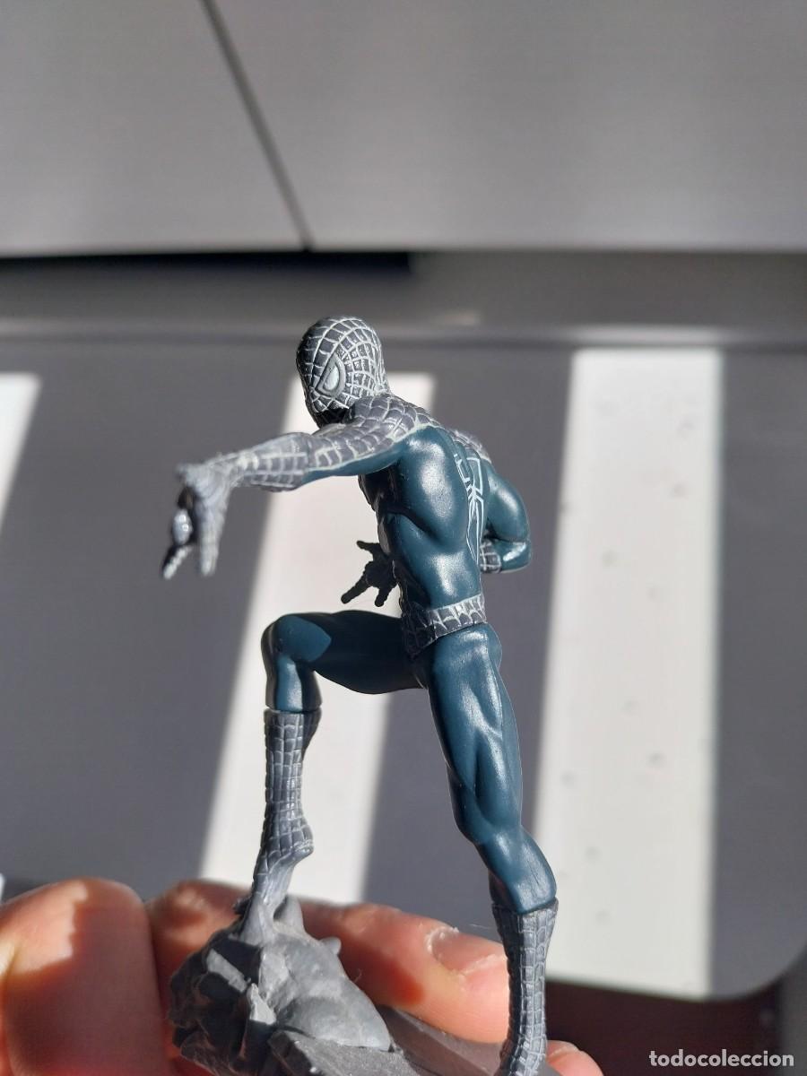 Figuras de goma y PVC: Figura de spiderman en negro - Foto 3