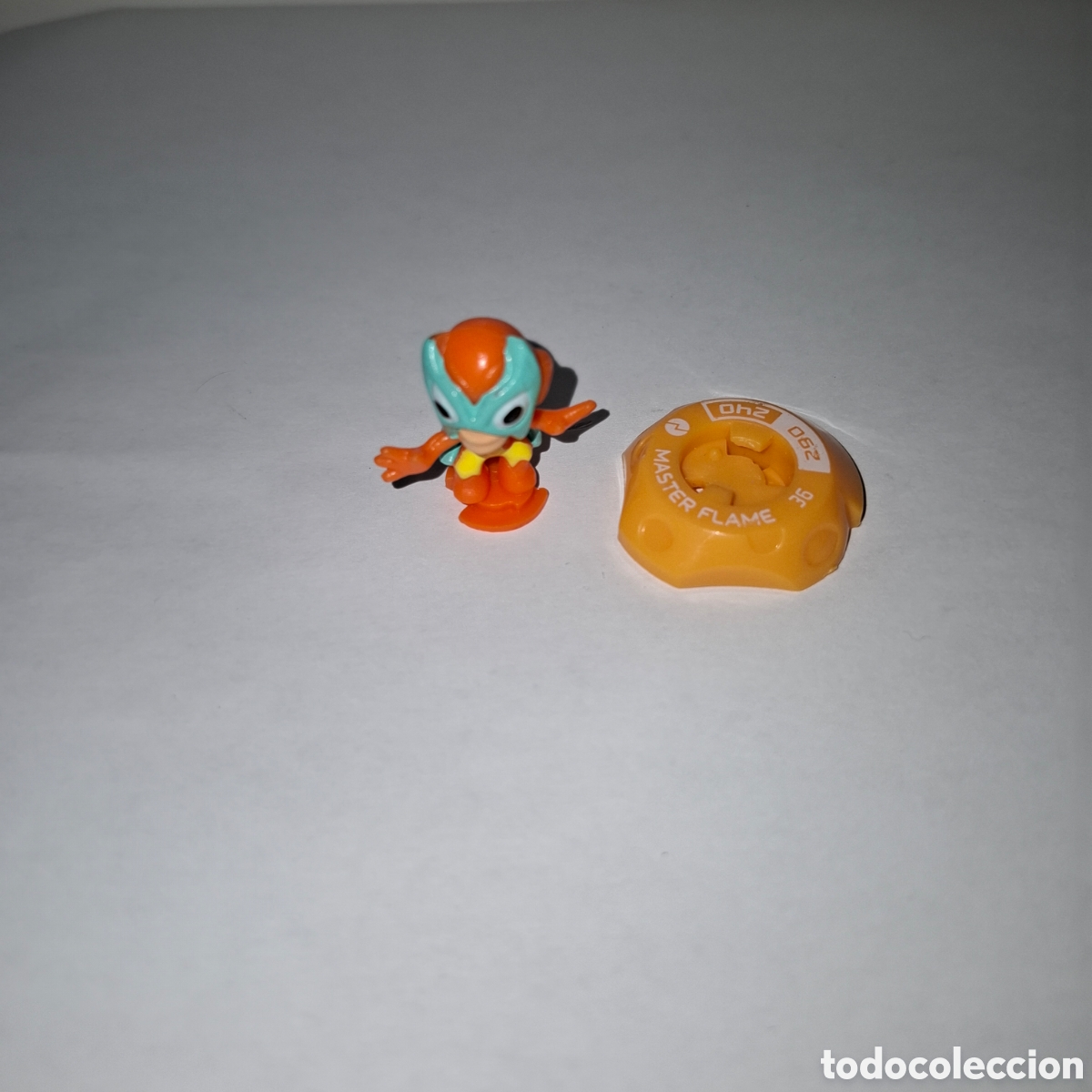 Figuras de goma y PVC: FIGURA DE LA COLECCI&Oacute;N KOBOTS MASTER FLAME - Foto 1