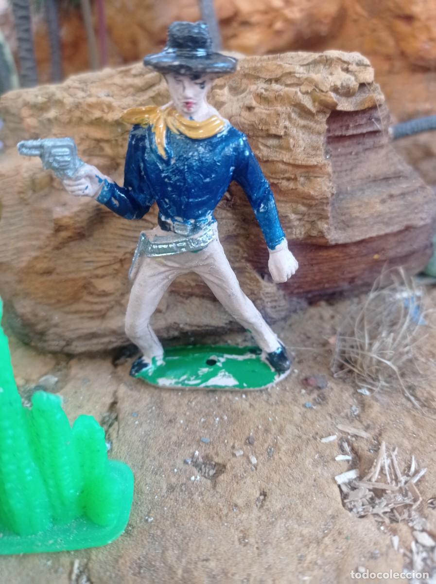 Figuras de goma y PVC: Vaquero con pistola de comansi - Foto 1