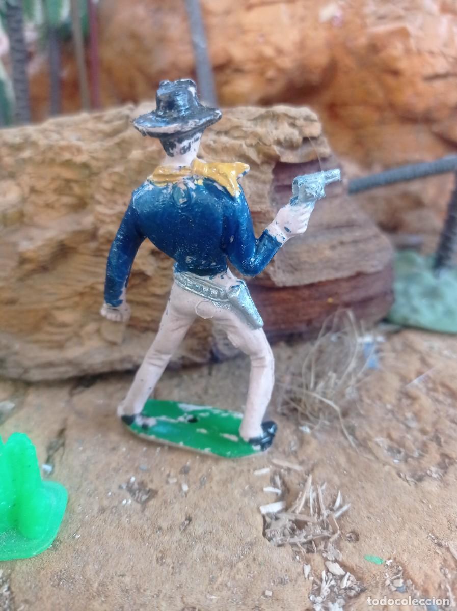 Figuras de goma y PVC: Vaquero con pistola de comansi - Foto 2