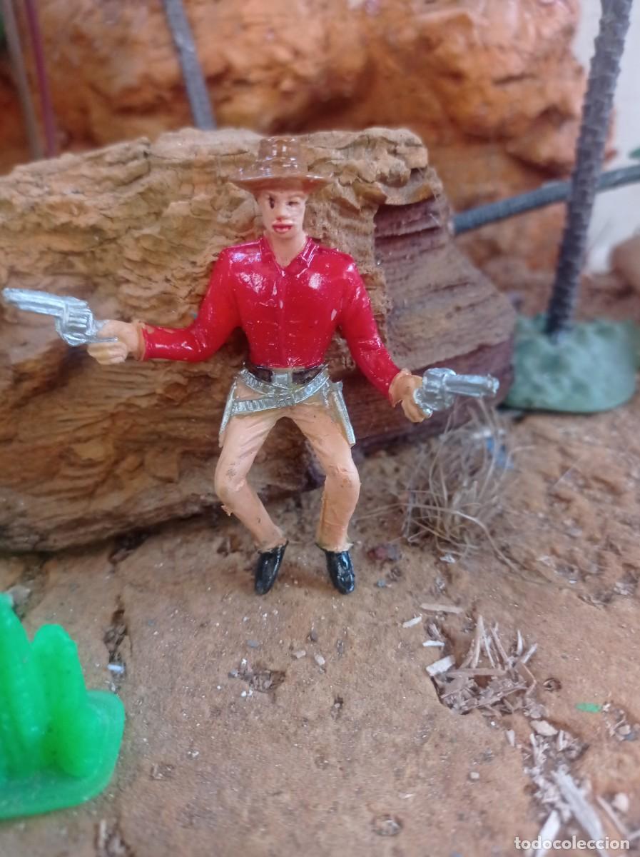 Figuras de goma y PVC: Vaquero con pistolas de comansi - Foto 1