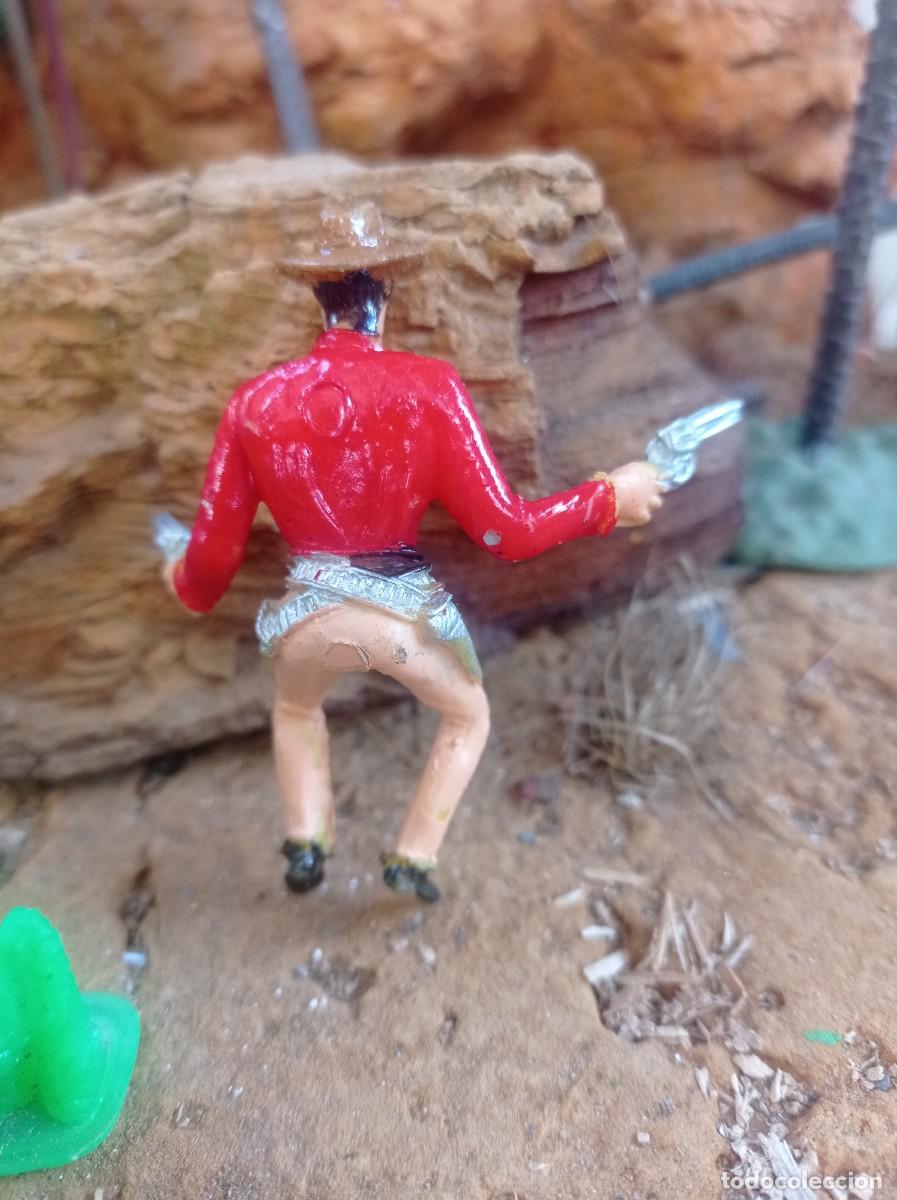 Figuras de goma y PVC: Vaquero con pistolas de comansi - Foto 2
