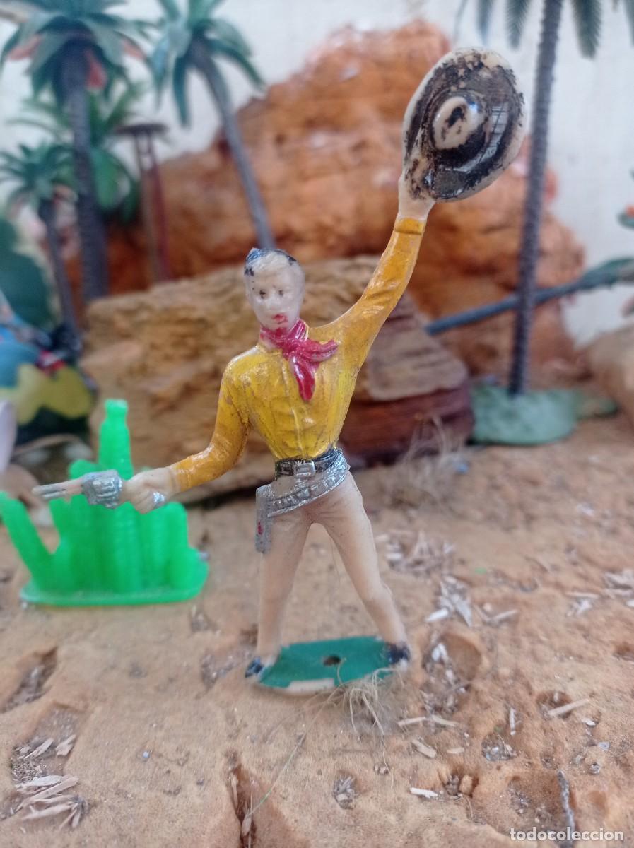 Figuras de goma y PVC: Vaquero con sombrero de comansi - Foto 1