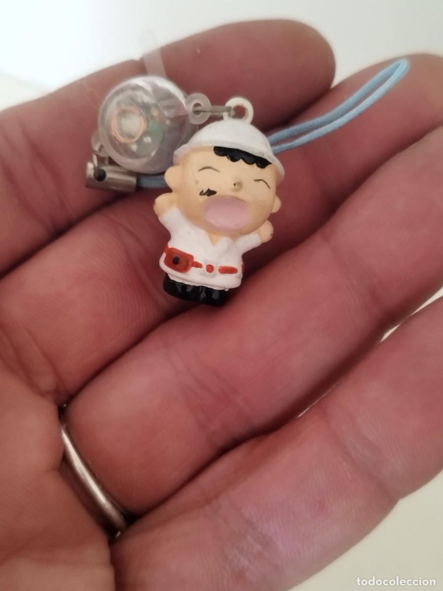 Figuras de goma y PVC: Peque&ntilde;o mu&ntilde;eco colgante, con mecanismo sin uso y sin probar.