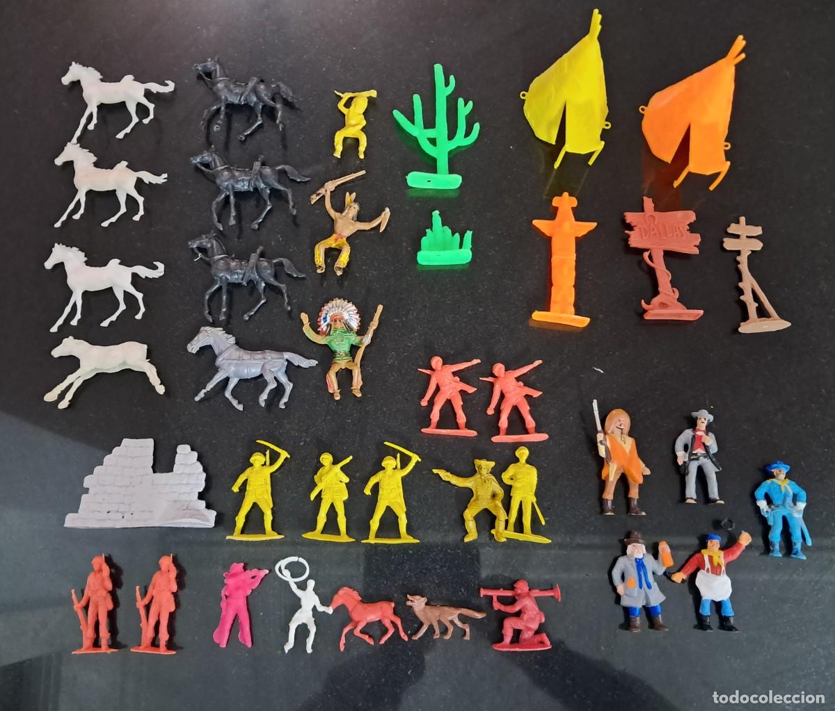 Figuras de goma y PVC: lote de indios y vaqueros comansi algunos de goma - Foto 3