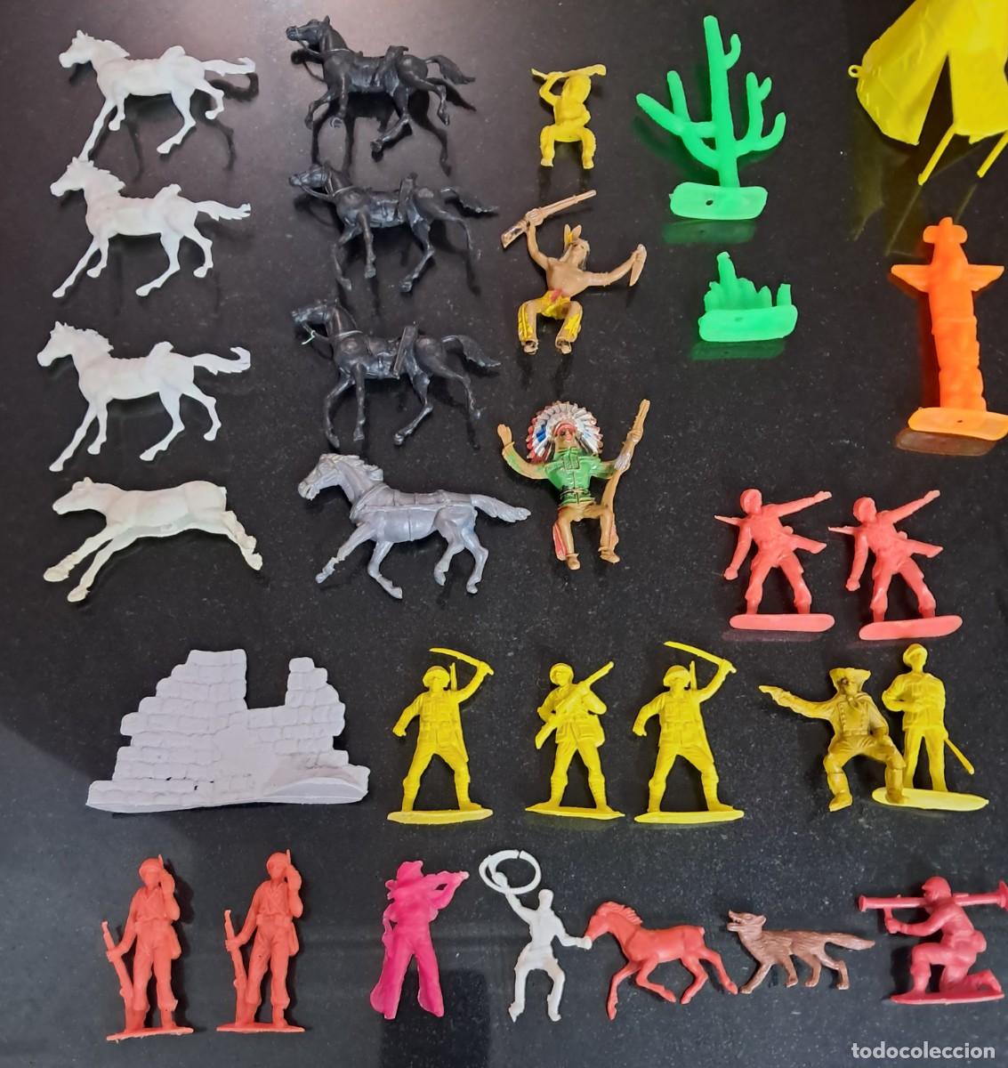 Figuras de goma y PVC: lote de indios y vaqueros comansi algunos de goma - Foto 4