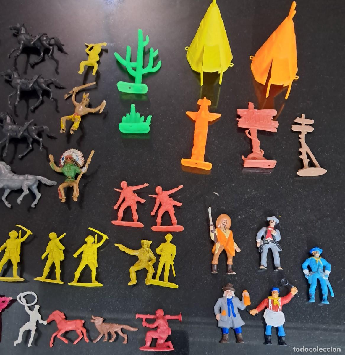 Figuras de goma y PVC: lote de indios y vaqueros comansi algunos de goma - Foto 5