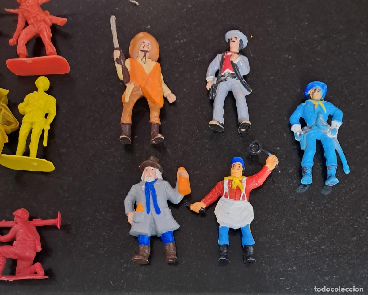 Figuras de goma y PVC: lote de indios y vaqueros comansi algunos de goma - Foto 6