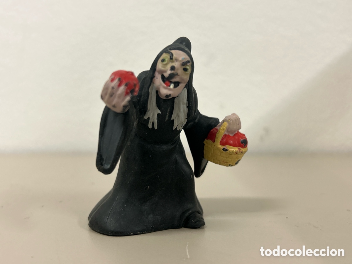 Figuras de Goma y PVC: la Bruja Malvada (la Reina Grimhilde transformada) de la pel&iacute;cula Blancanieves y los 7 enanitos