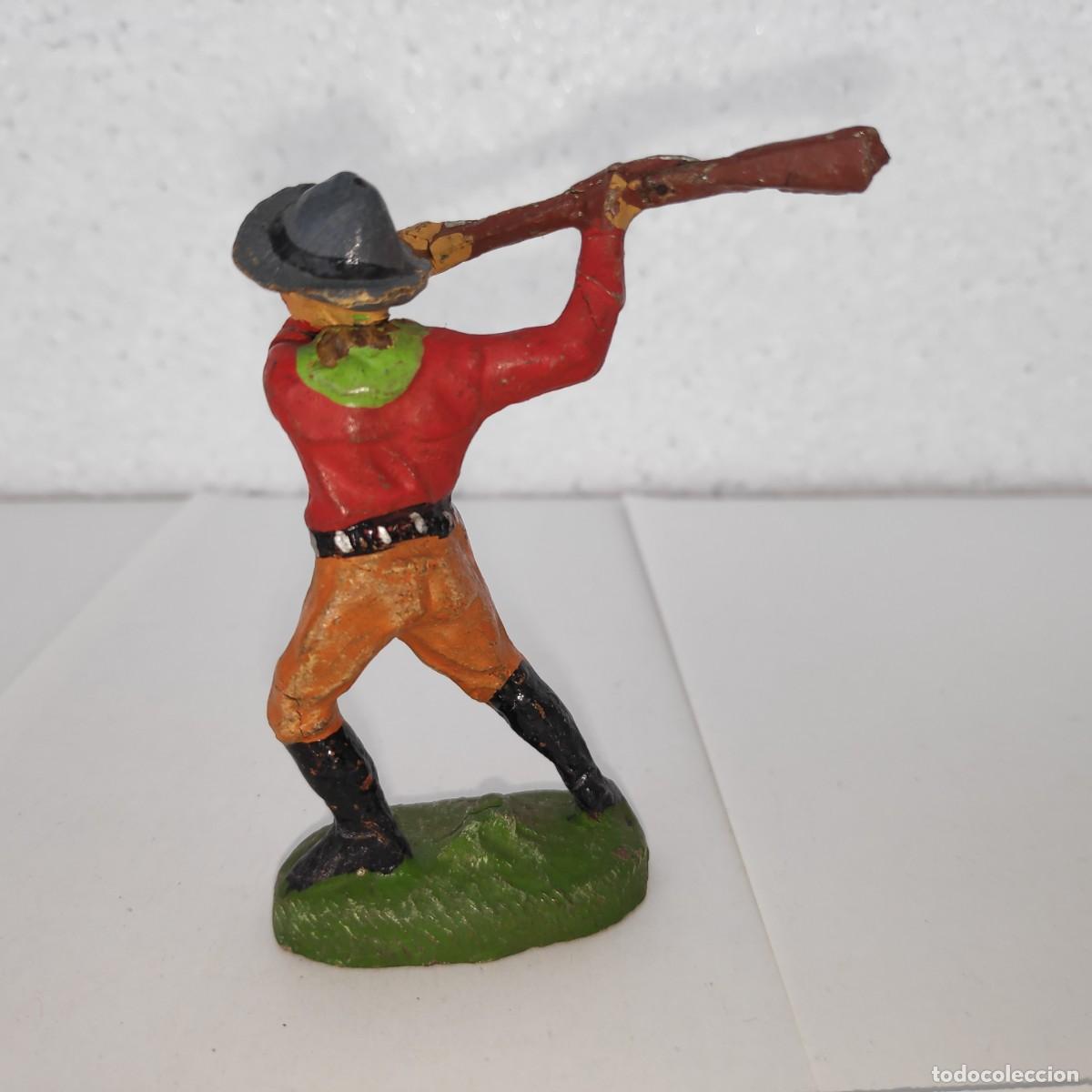Figuras de goma y PVC: Vaquero golpeando con rifle (Elastolin 1930) - Foto 3