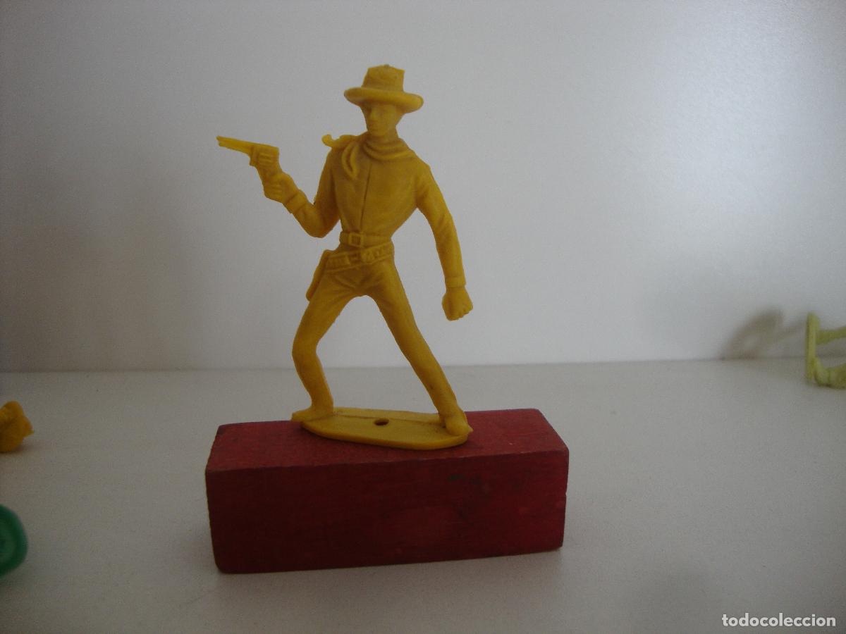 Figuras de goma y PVC: FIGURA PLASTICO COMANSI VAQUERO - Foto 1