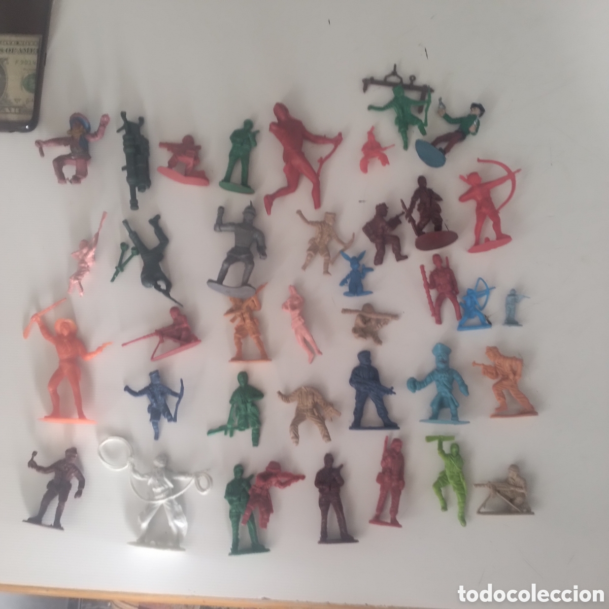 Figuras de goma y PVC: Figuritas de pl&aacute;stico mu&ntilde;ecos - Foto 1