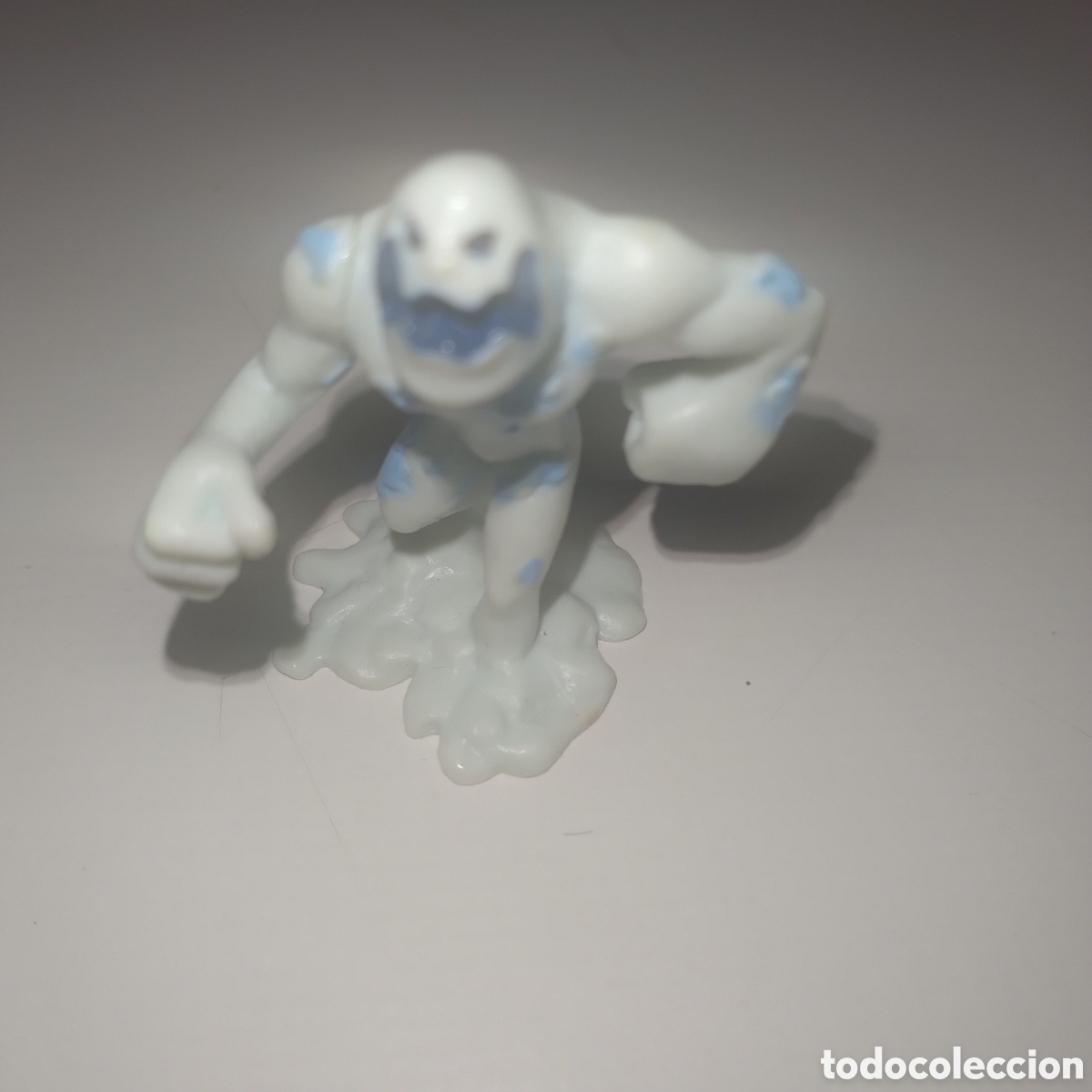 Figuras de goma y PVC: Figura Actimel de Danone - Foto 2