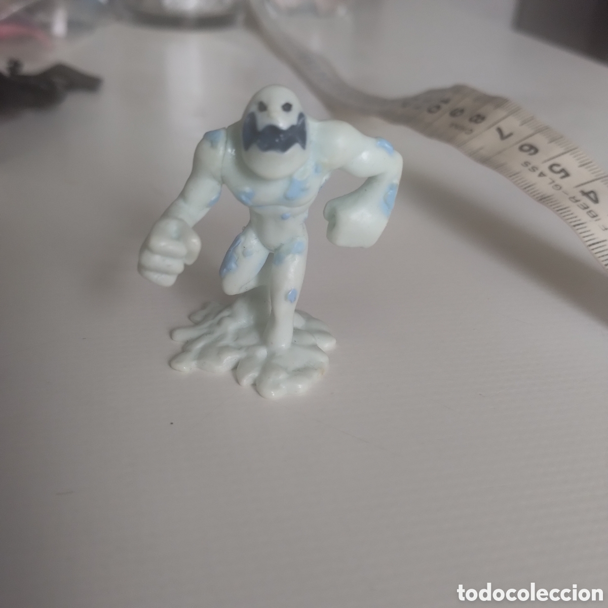 Figuras de goma y PVC: Figura Actimel de Danone - Foto 1