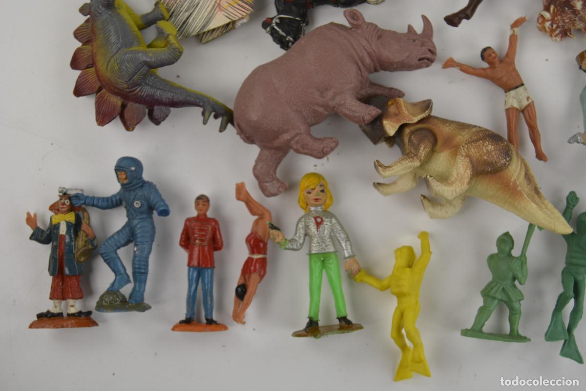 Figuras de goma y PVC: LOTE DE FIGURAS DE PL&Aacute;STICO VARIADAS. 1970S. - Foto 4