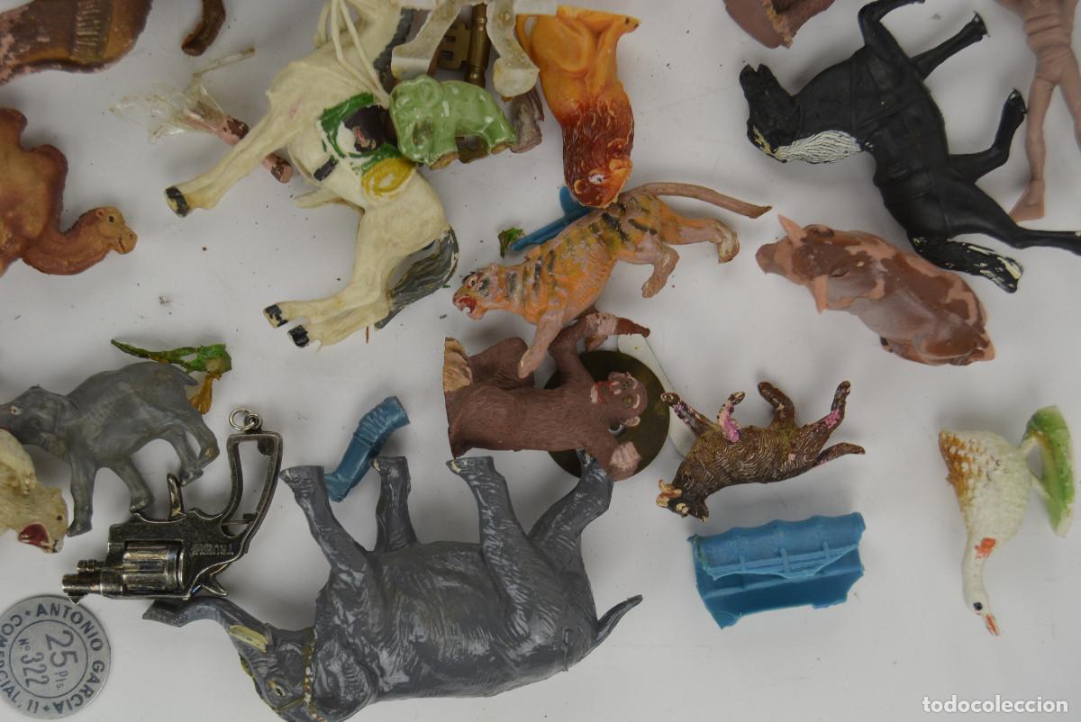 Figuras de goma y PVC: LOTE DE FIGURAS DE PL&Aacute;STICO VARIADAS. 1970S. - Foto 11