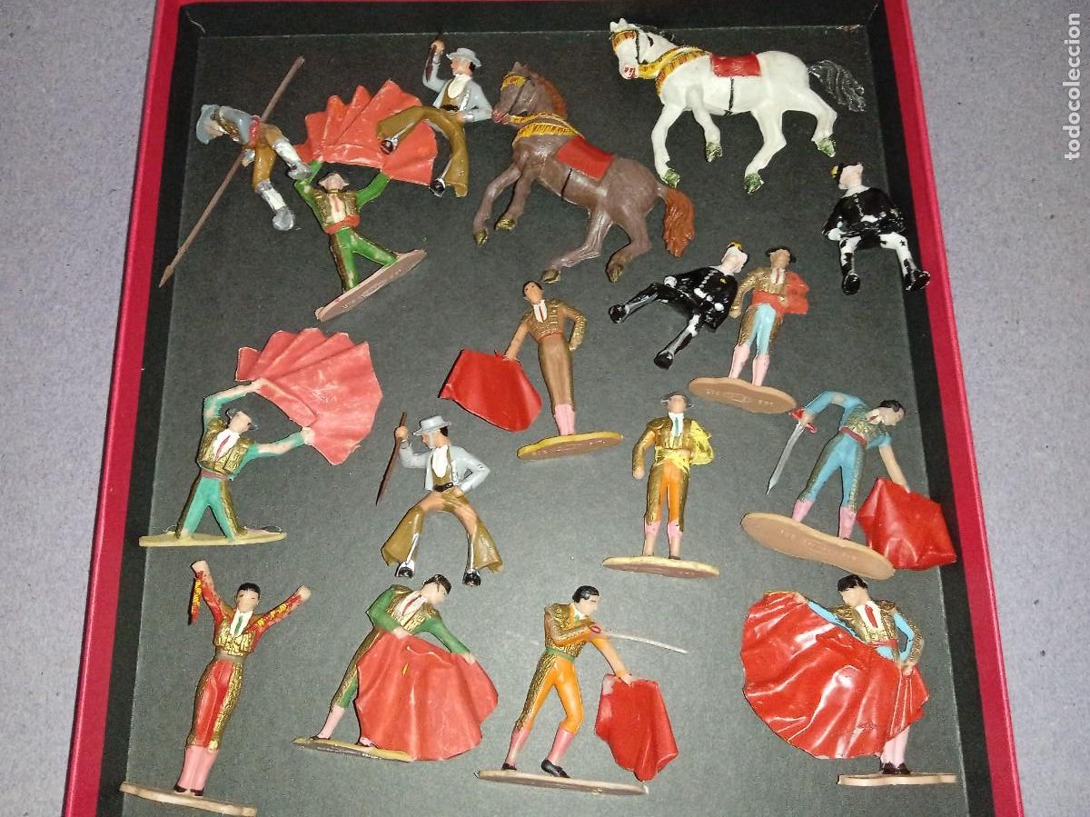 Figuras de goma y PVC: Lote Figuras TOROS, TOREROS. - Foto 1