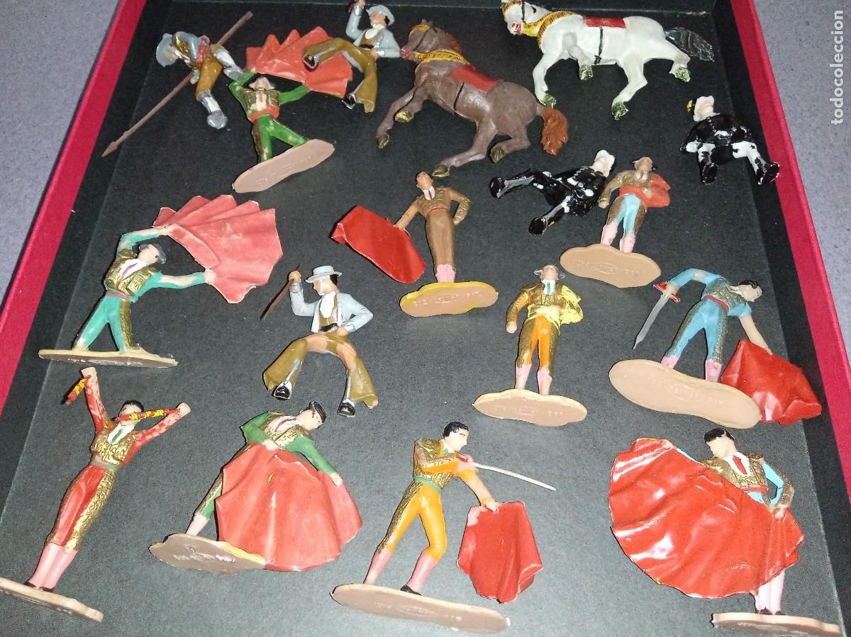 Figuras de goma y PVC: Lote Figuras TOROS, TOREROS. - Foto 2