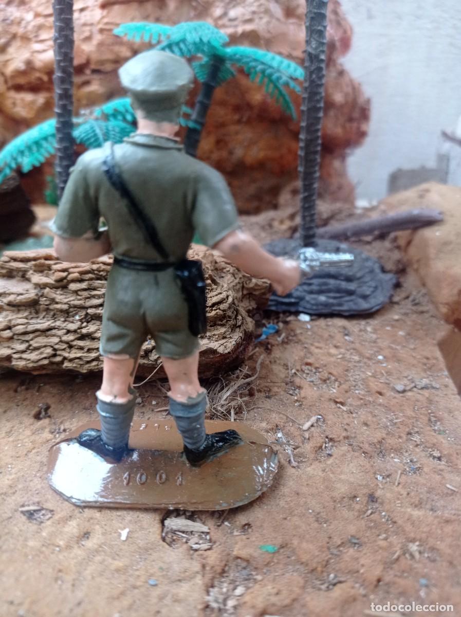 Figuras de goma y PVC: Oficial ingles de comansi - Foto 2