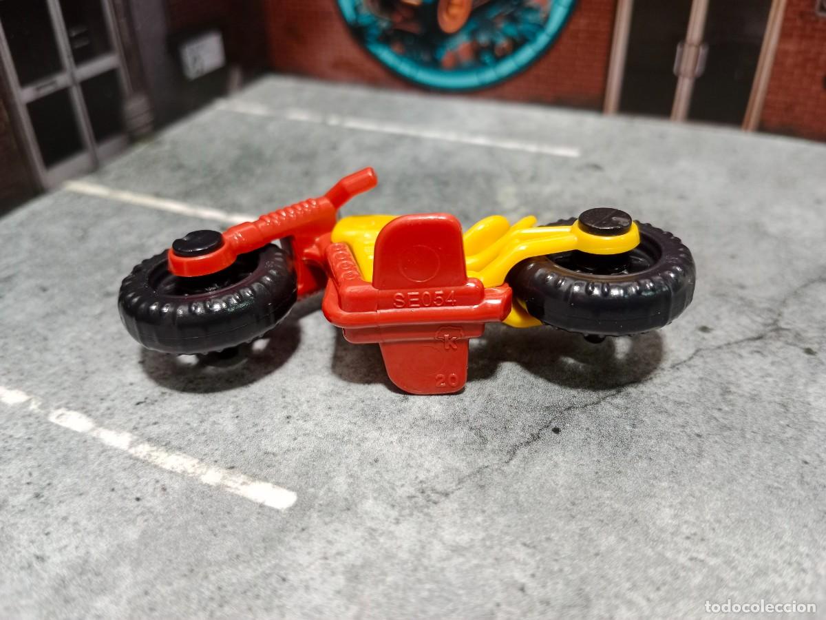 Figuras de goma Kinder: Moto Chopper Kinder 6,5cm - Foto 3