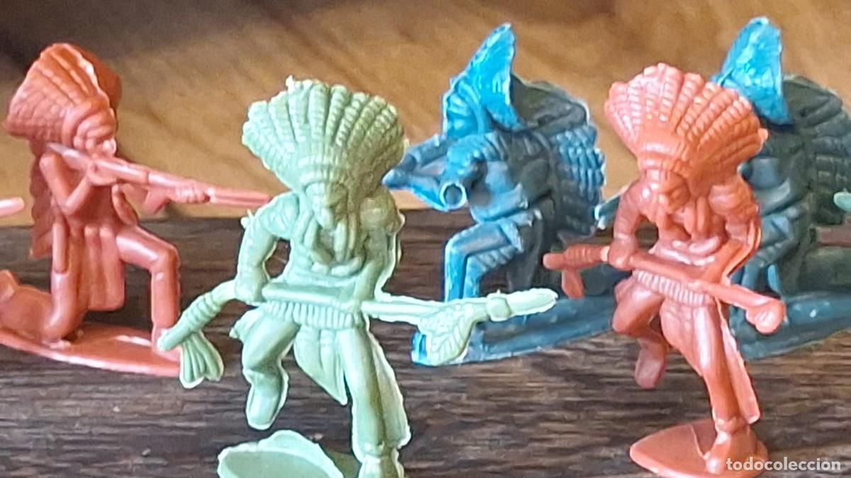 Figuras de goma y PVC: Lote INDIOS y VAQUEROS A&ntilde;os 70 Britains - Foto 2