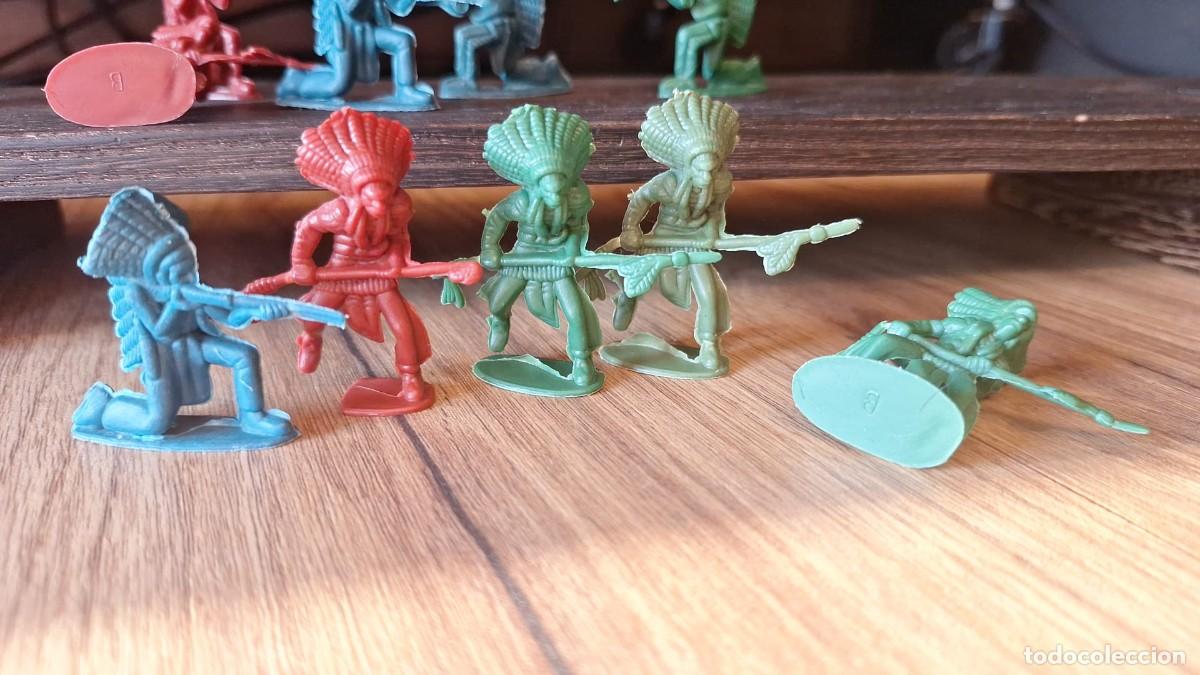 Figuras de goma y PVC: Lote INDIOS y VAQUEROS A&ntilde;os 70 Britains - Foto 4
