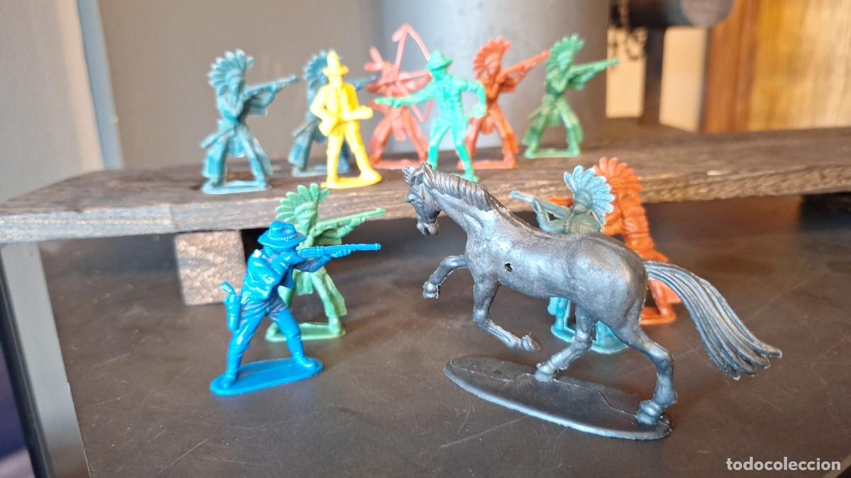 Figuras de goma y PVC: Lote INDIOS y VAQUEROS A&ntilde;os 70 Britains - Foto 2