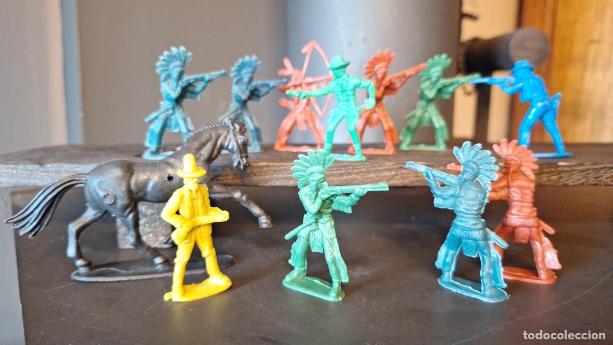 Figuras de goma y PVC: Lote INDIOS y VAQUEROS A&ntilde;os 70 Britains - Foto 4