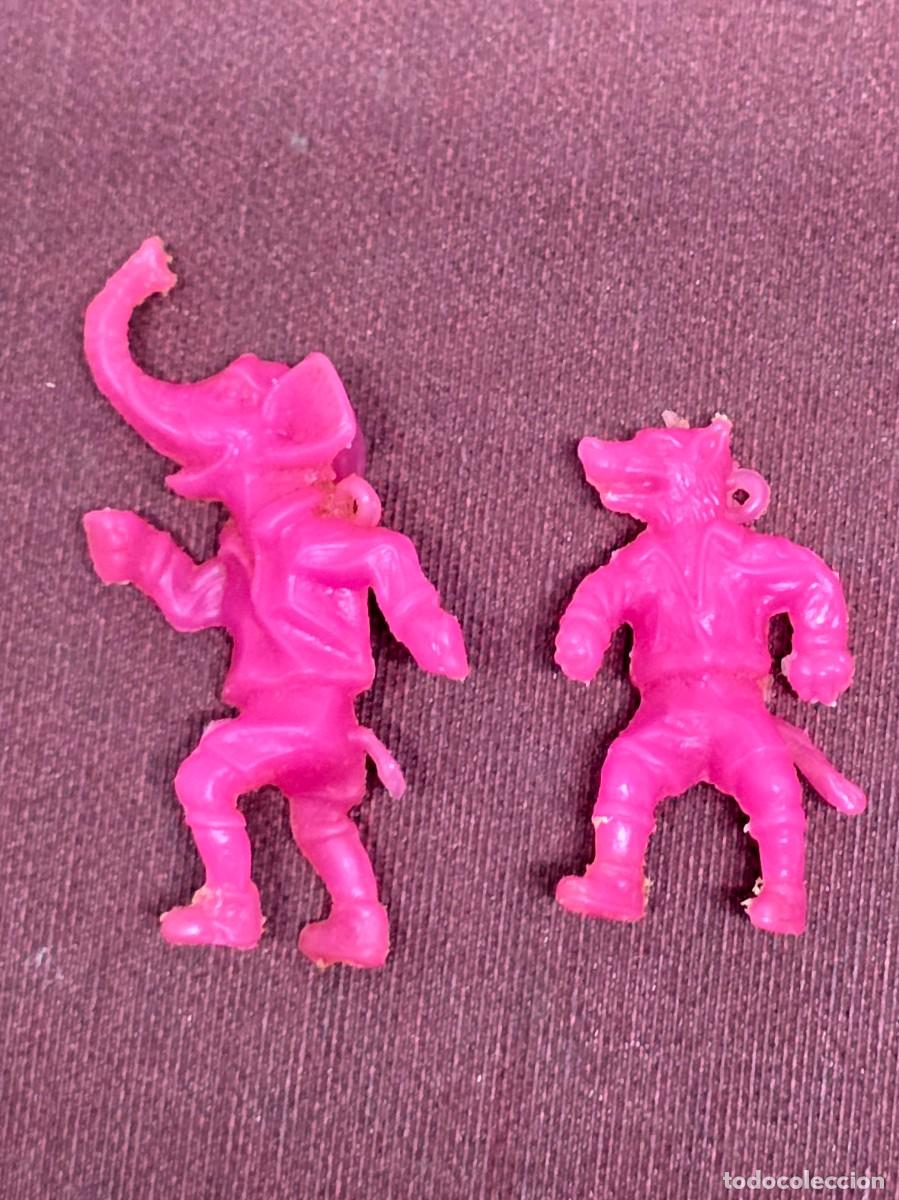 Figuras de Goma y PVC: Lote 2 figuras goma Animales Futbolistas de Panrico Color Rosa
