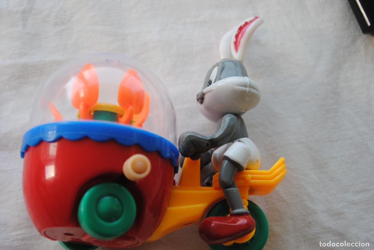Figuras de goma y PVC: figura de bugs bunny a cuerda - Foto 2