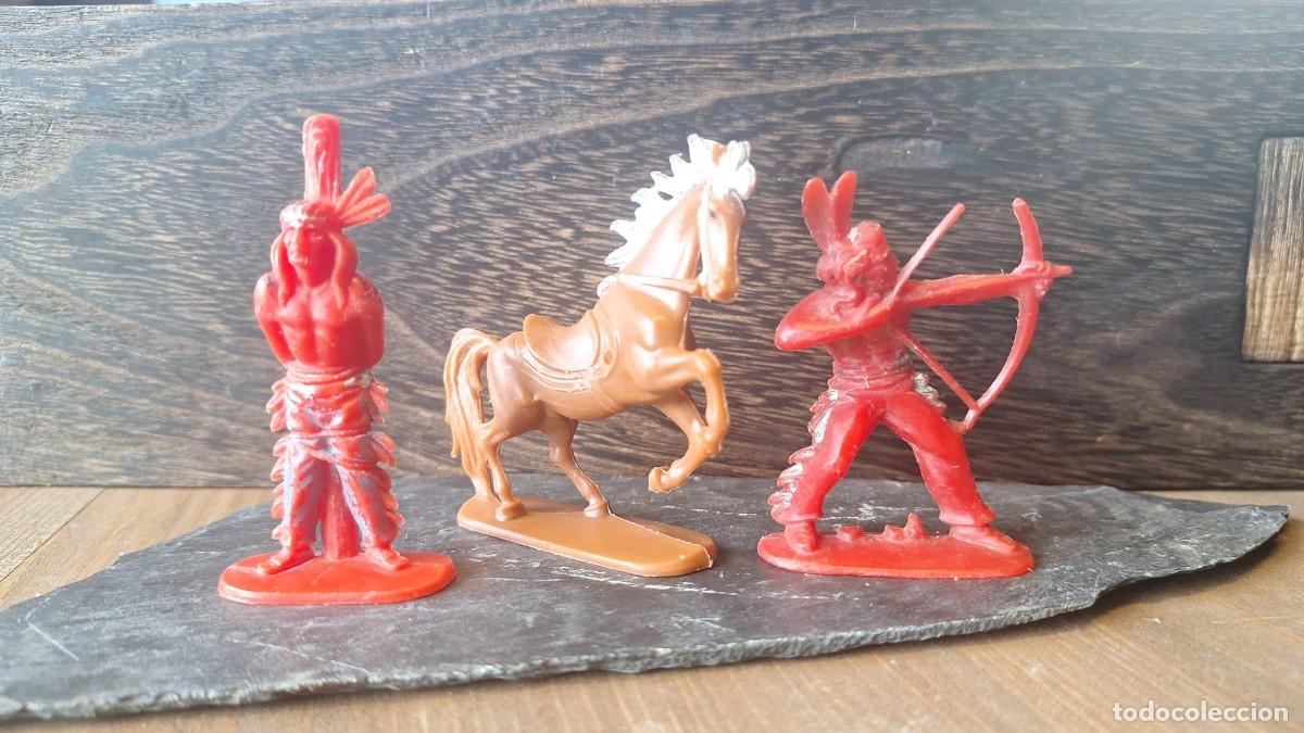 Figuras de goma y PVC: Figuras Indios y Vaqueros W. Germany - Foto 2