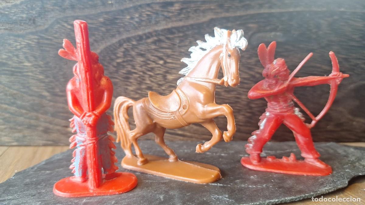 Figuras de goma y PVC: Figuras Indios y Vaqueros W. Germany - Foto 3