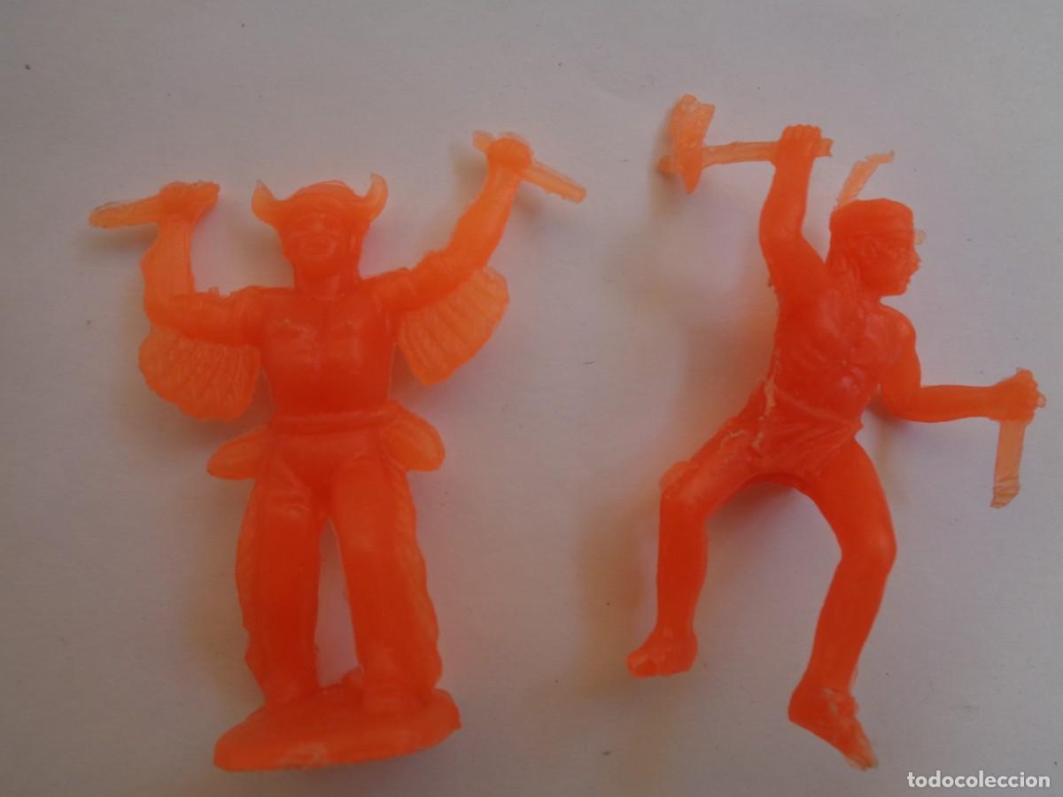 Figuras de goma y PVC: LOTE DE 2 ANTIGUAS FIGURAS DE PLASTICO DEL OESTE : INDIOS - Foto 1