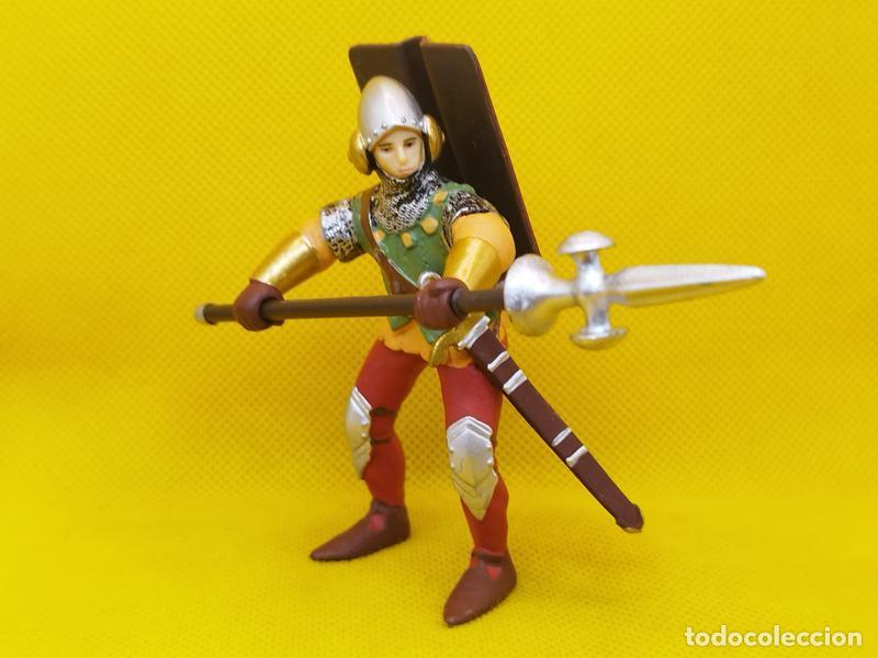 Figuras de Goma y PVC: Papo Caballero de infanter&iacute;a rojo REF 39381